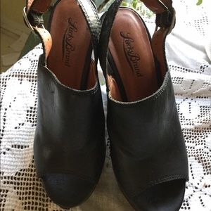 EUC LuckyBrand leather wedges SZ 6