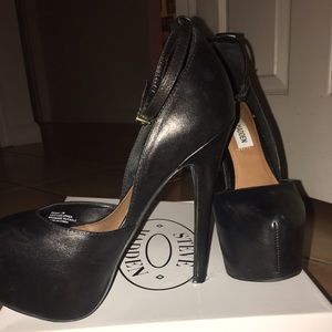 Black Steve Madden Pumps