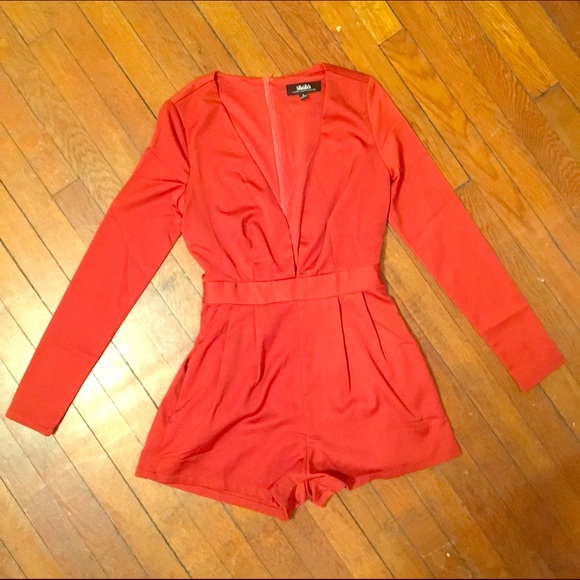 Romper with pockets! Deep plunge.