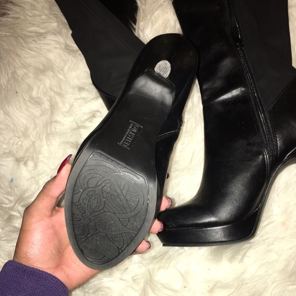 Black boots - Picture 2 of 3