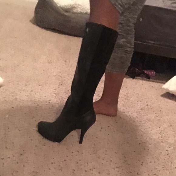 Black boots - Picture 3 of 3