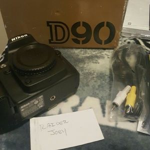 Nikon D90 DSLR camera BODY ONLY (no lens)