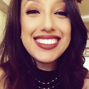 Meet your Posher, Mona