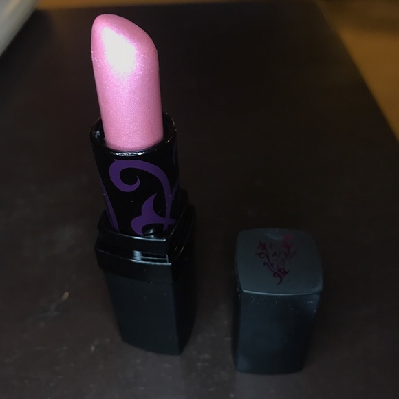 Younique opulence lipstick