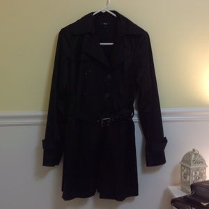 Super cute trench coat 👠🕶👜