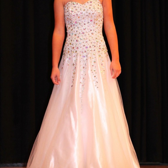 White formal dress - Picture 1 of 2