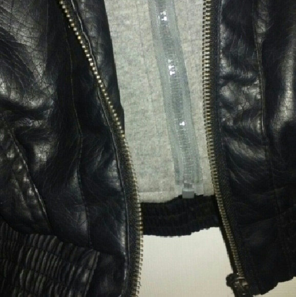 Leather jacket - Picture 2 of 4