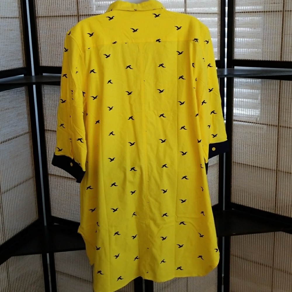 Cute fitted button up blouse - Picture 3 of 5