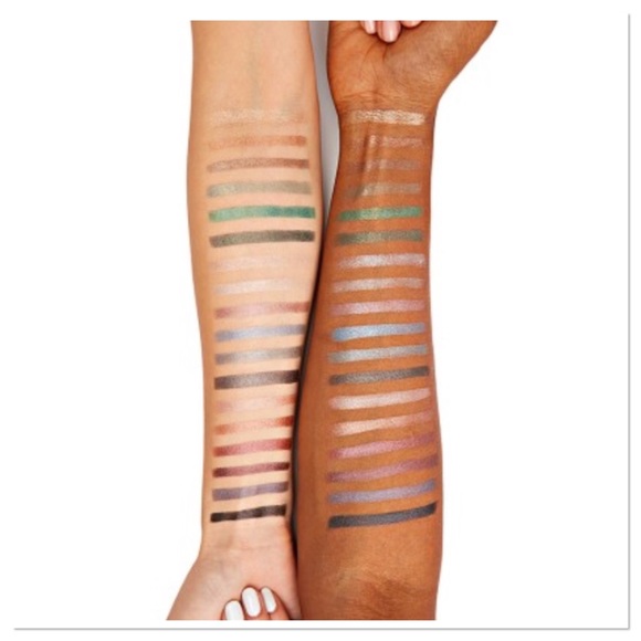 Supernova - 18 Color Baked Eyeshadow Palette - Picture 2 of 4