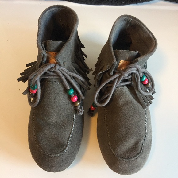 Minnetonka style (Freewaters) Shoe/Slippers!