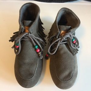 Minnetonka style (Freewaters) Shoe/Slippers!
