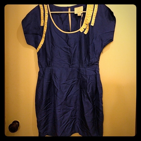 NWT Blue short sleeve dress with origami applique