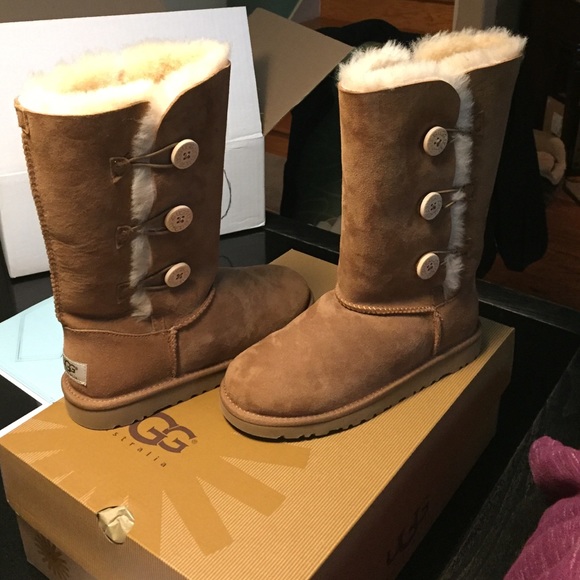 UGG Other - Brand new Uggs Bailey triplet in chestnut 5Y