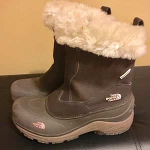 Like new North Face Snow Boots (Waterproof)