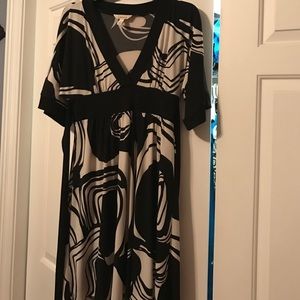 Black and white abstract print kimono dress!
