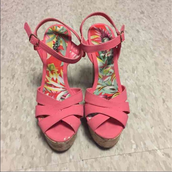 Pink wedges with cork