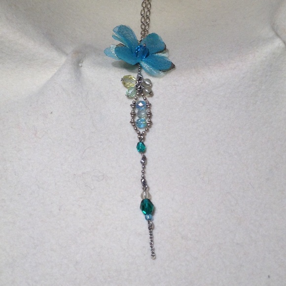 Silver Chain Necklace With Flower And Beads