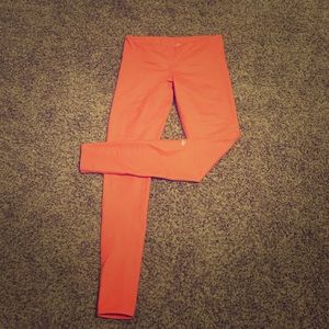 ALO Yoga Airbrush Leggings in Guava