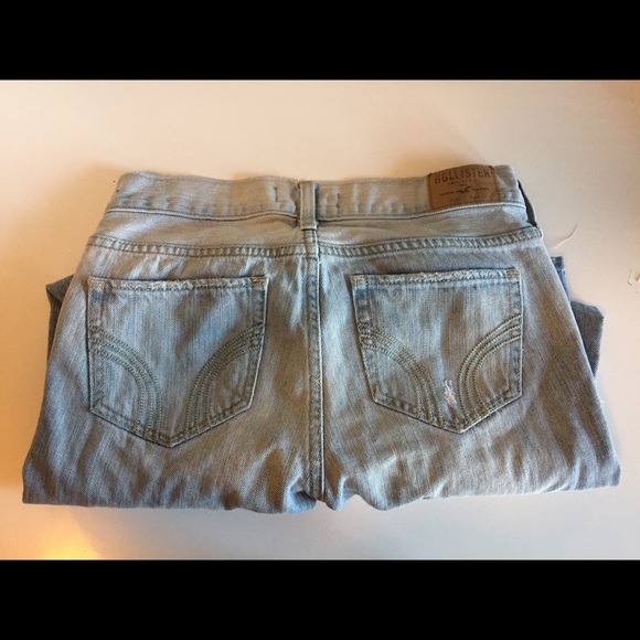 Hollister high waisted boyfriend jeans!