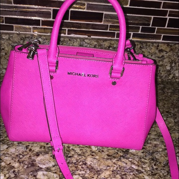 Michael Kors Handbags - Michal Kors