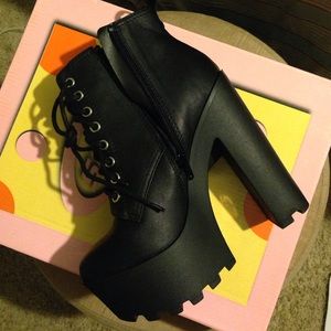 Chunky platform combat bootie