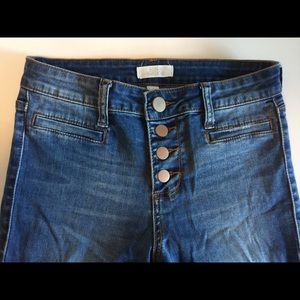Sun & Shadow high waisted flare jeans!