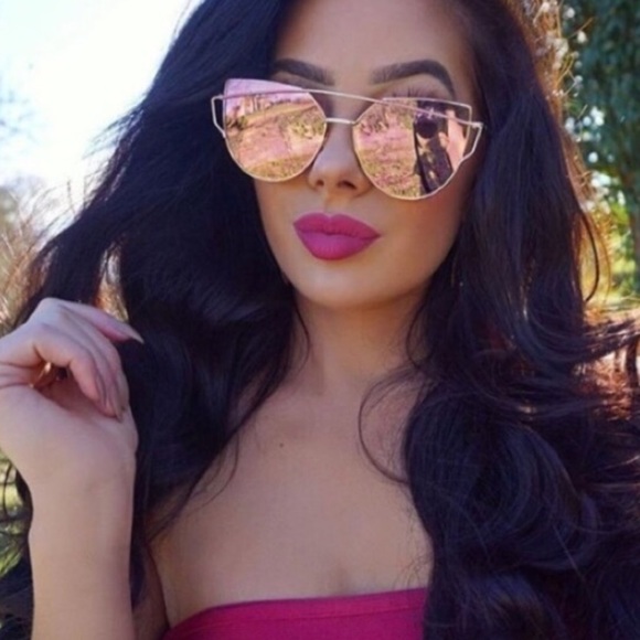 ✨NWT Rose Gold Mirrored Sunglasses✨
