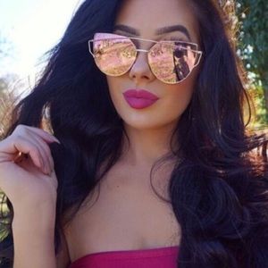 ✨NWT Rose Gold Mirrored Sunglasses✨