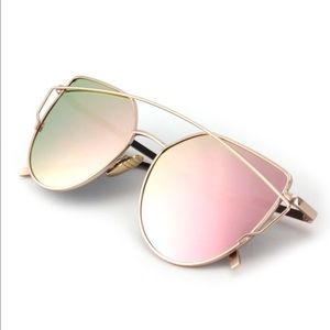 ✨NWT Rose Gold Mirrored Sunglasses✨