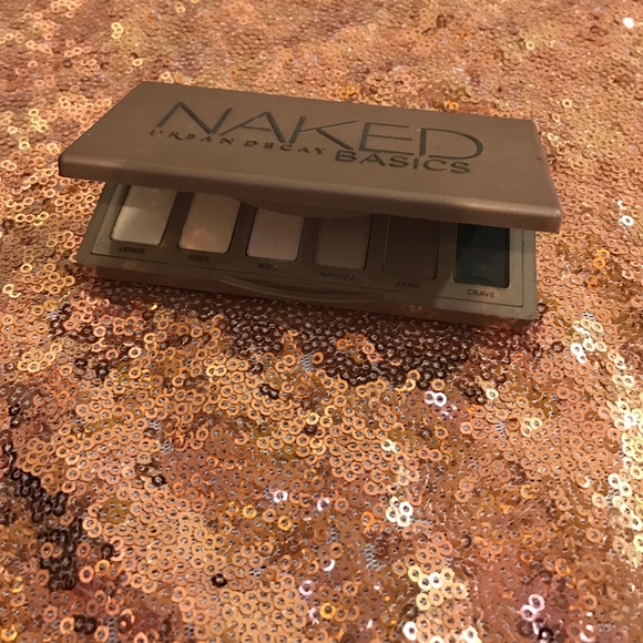 An urban decay eyeshadow palette