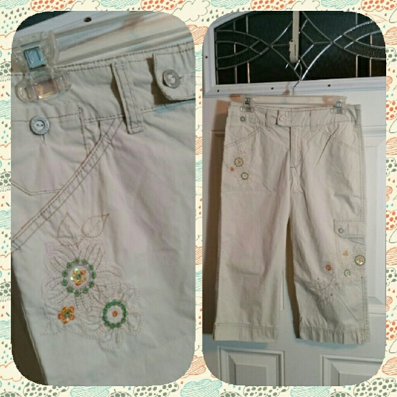 GV Embroidered Capri Pants ~ NWOT