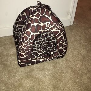 For a small Dog or cat to lay in