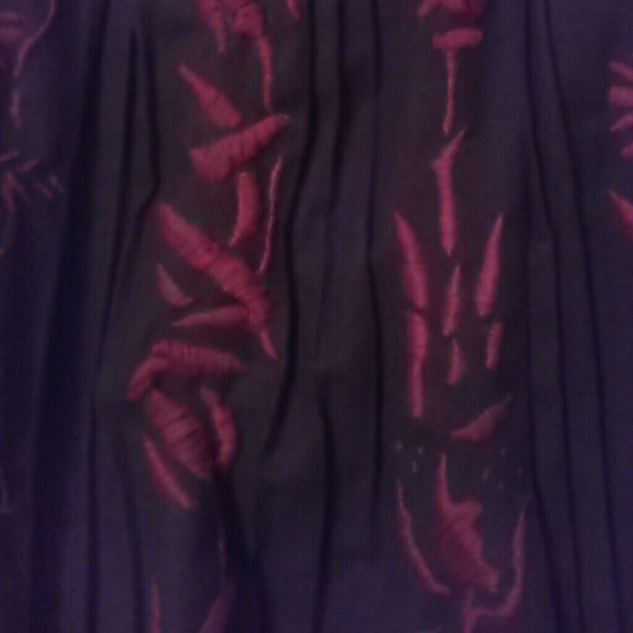 Embroidered skirt - Picture 2 of 3