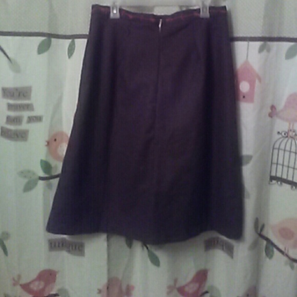 Embroidered skirt - Picture 3 of 3