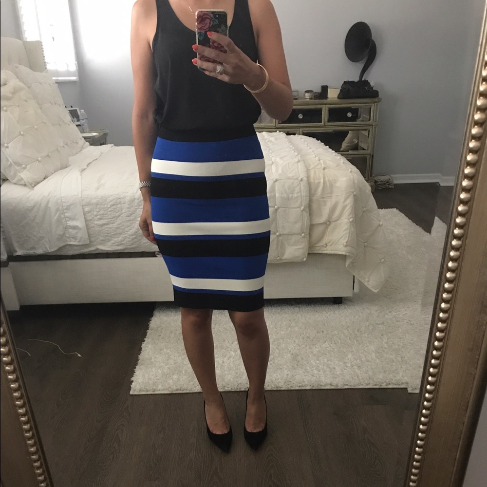 BcBgmaxazria BNWT pencil skirt