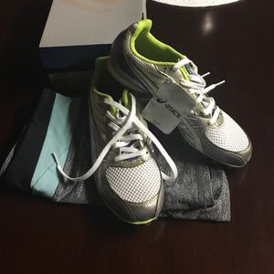 FREE GIFT INCLUDED- asics track shoes