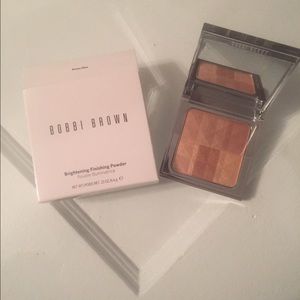 Bobbi Brown Brightening Finishing Powder