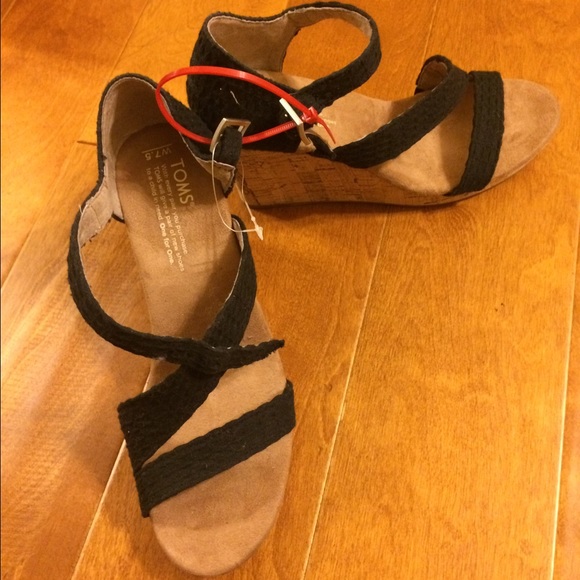 Brand New TOMS Wedges Size 7.5