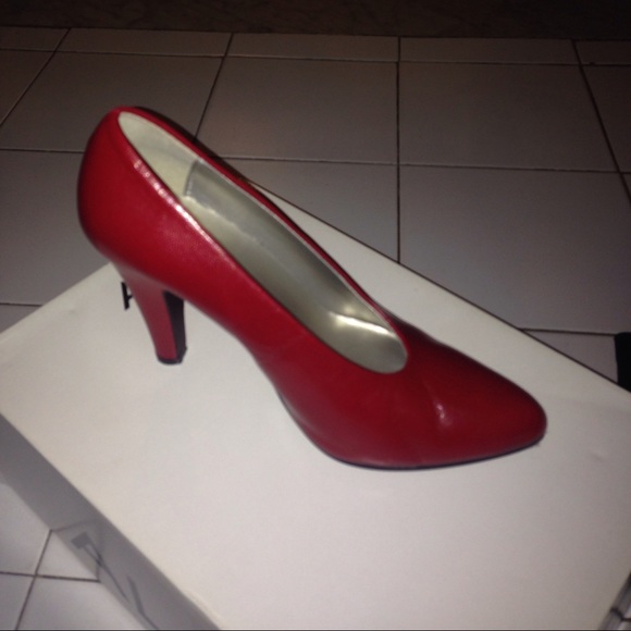 Shoes - Picture 2 of 4