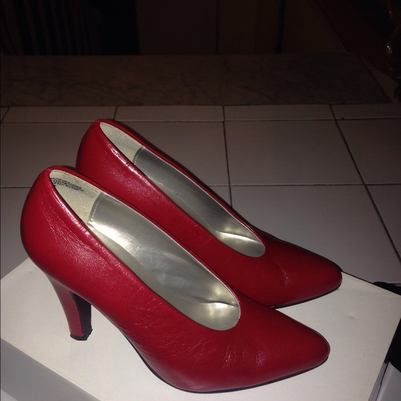 Shoes - Picture 3 of 4