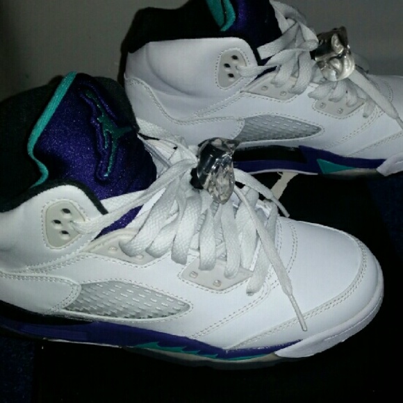 Jordan 5 (grapes) size 4 gs