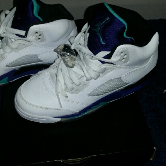 Jordan 5 (grapes) size 4 gs