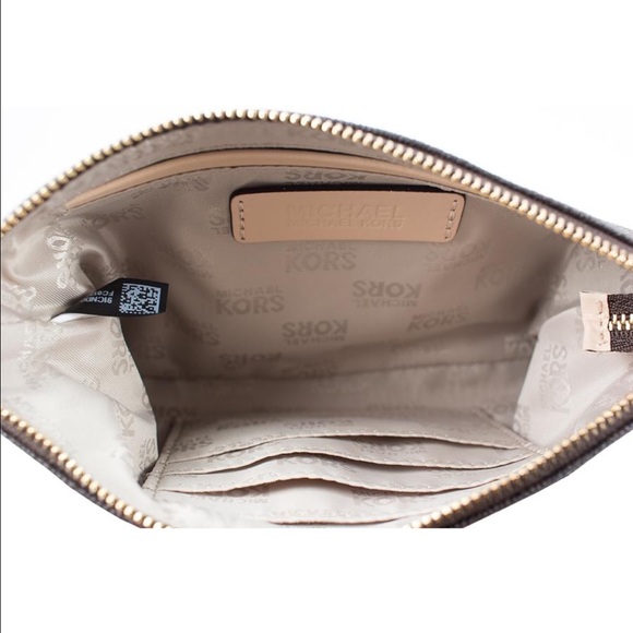 Michael Kors wristlet NWOT - Picture 3 of 4