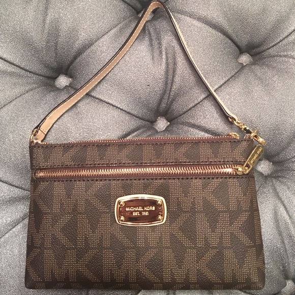 Michael Kors wristlet NWOT - Picture 4 of 4