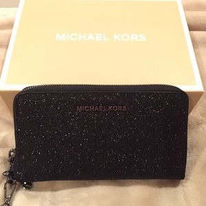 Michael Kors wallet ✨