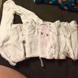 6 newborn under stirts