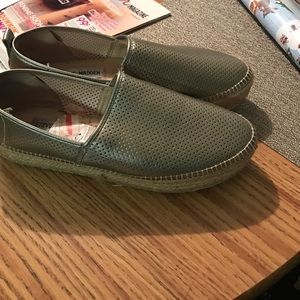 Steve Madden casual shoes gold in color