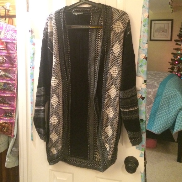 American Eagle knit cardigan- like new!