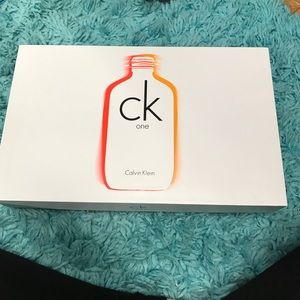 Calvin Klein one fragrance gift set