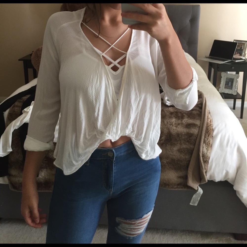 URBAN OUTFITTERS WHITE DEEP CROSS LONG SLEEVE
